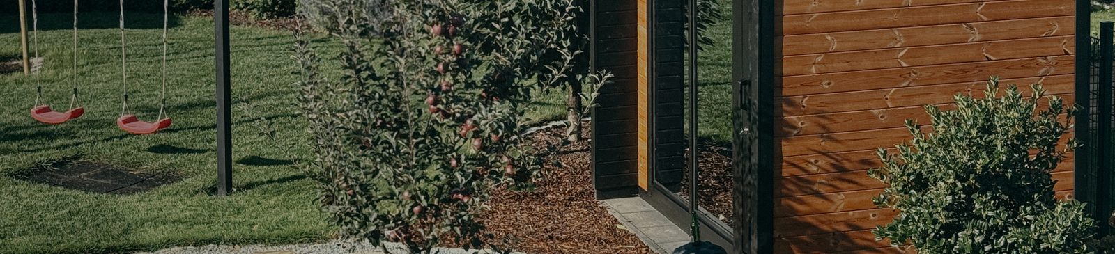 Bannerbild mit Sauna hinter dem Titel: Häufig gestellte Fragen