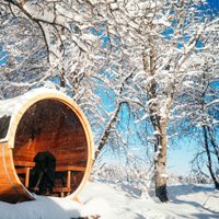 Vorschaubild: 
Tolle Winteratmosphäre genießen in Finnwerk Saunafass Vollpanorama