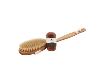 Emendo Saunabürste mit Teerseife Set Studioaufnahme