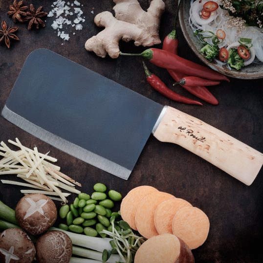Roselli R730 - das chinesische Kochmesser beim Kochen mit frischen Zutaten