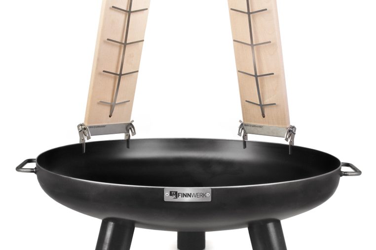 Feuerschale HARRI 80 mit Finnwerk Flammlachsbrettern  Feuerschale HARRI 80 mit Finnwerk Flammlachsbrettern