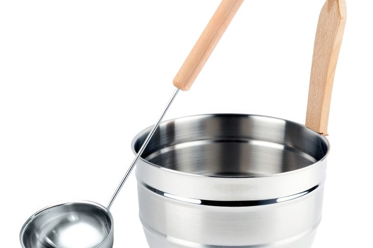 LUMO Sauna-Aufguss-Set aus Edelstahl Studioaufnahme Hauptansicht LUMO Sauna-Aufguss-Set aus Edelstahl Studioaufnahme Hauptansicht