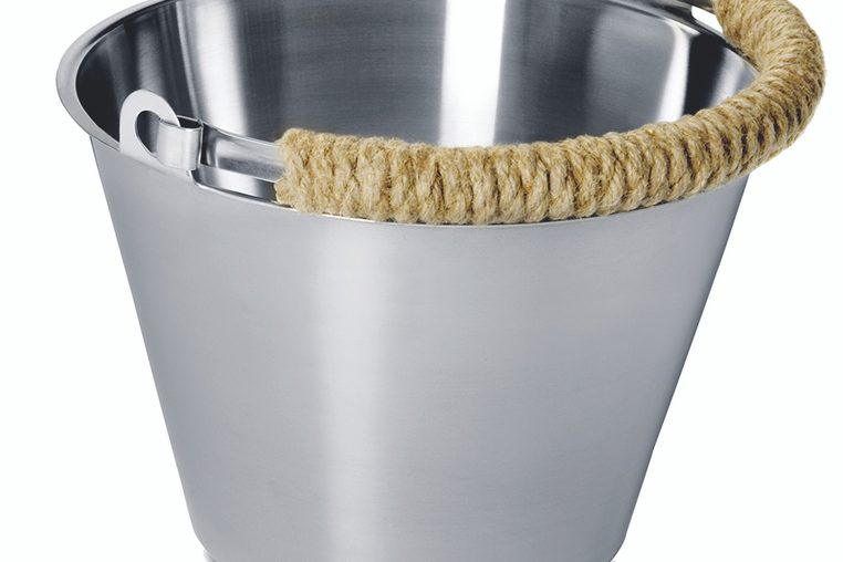 Sauna Aufgusskübel aus rostfreiem Stahl mit Seilgriff Freisteller  Sauna Aufgusskübel aus rostfreiem Stahl mit Seilgriff Freisteller